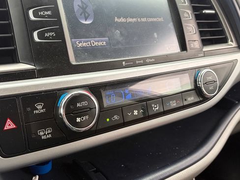 Used 2019 Toyota Highlander XLE FWD image 10
