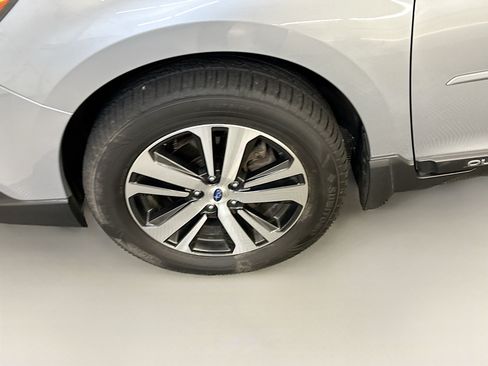 Used 2018 Subaru Outback 2.5i Limited AWD/4WD image 11