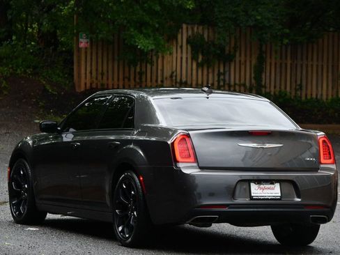 Used 2019 Chrysler 300 S image 5