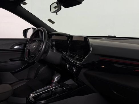 Used 2024 Chevrolet Trax RS w/ Sunroof Package FWD image 30