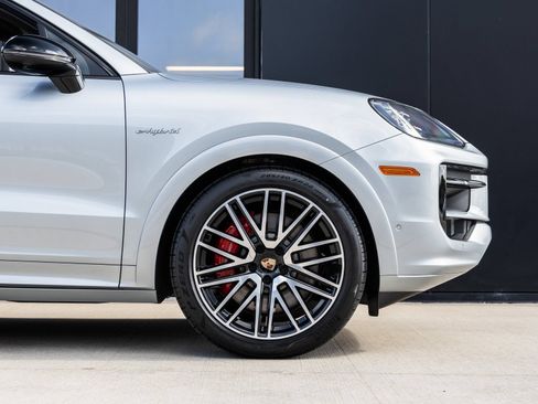 Certified 2025 Porsche Cayenne S AWD/4WD image 13