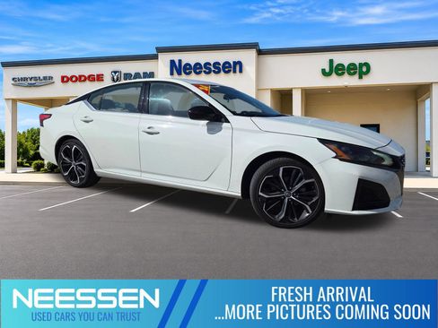 Used 2024 Nissan Altima 2.5 SR FWD image 1