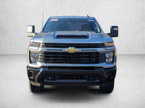 Used 2024 Chevrolet Silverado 2500 Custom w/ Custom Value Package image 2