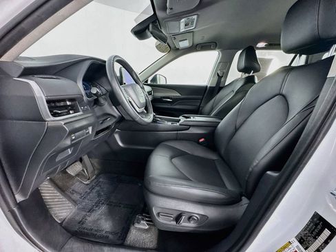 Used 2024 Toyota Grand Highlander AWD image 12