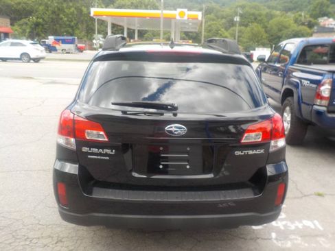 Used 2013 Subaru Outback 2.5i Limited AWD/4WD image 8