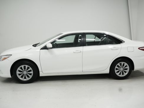 Used 2016 Toyota Camry LE FWD image 7