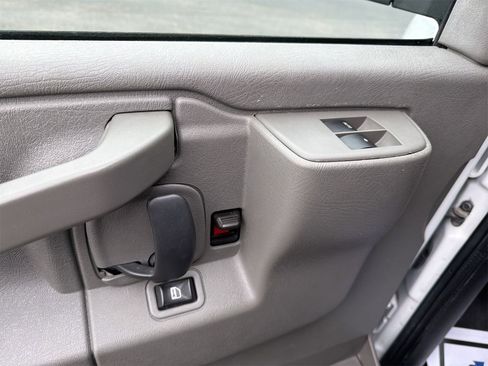 Used 2017 Chevrolet Express 3500 LT w/ LT Preferred Equipment Group image 17