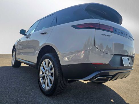 Used 2024 Land Rover Range Rover Sport SE image 5