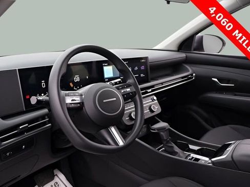 Used 2025 Hyundai Tucson SE image 12
