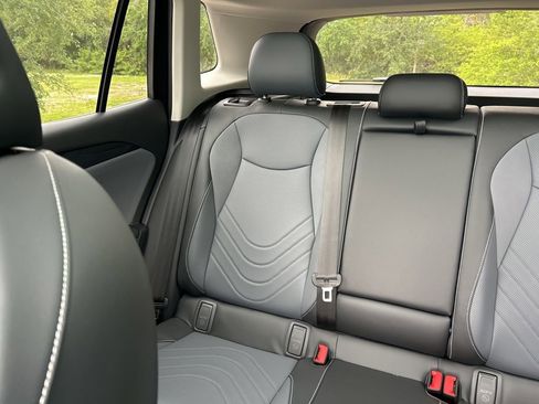 New 2026 Volkswagen Tiguan SE FWD image 12