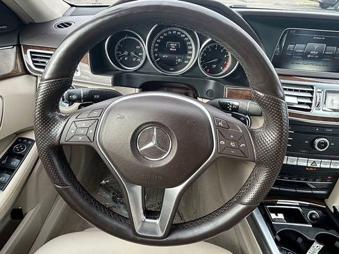 Used 2016 Mercedes-Benz E 350 4MATIC Sedan image 23