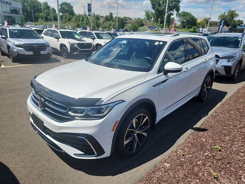 Used 2024 Volkswagen Tiguan SEL R-Line AWD/4WD image 3