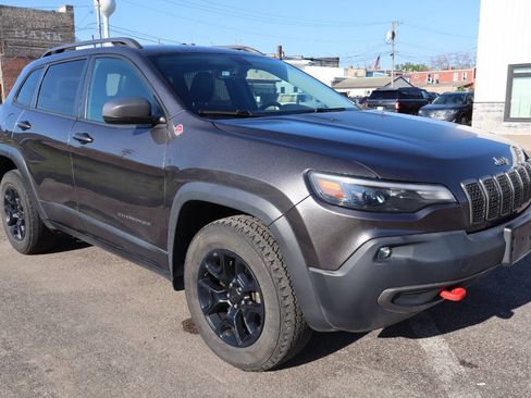 Used 2020 Jeep Cherokee Trailhawk w/ Cold Weather Group AWD/4WD image 2
