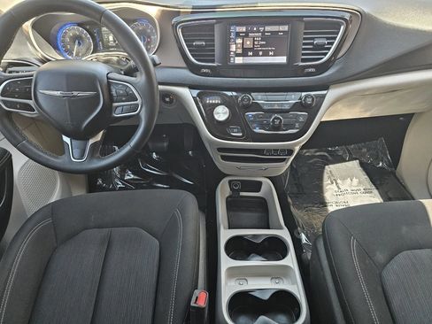 Used 2023 Chrysler Voyager LX FWD image 12