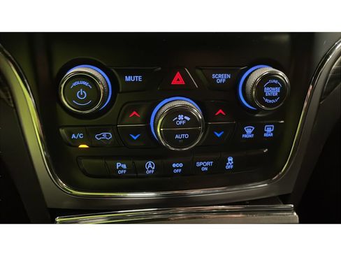 Used 2019 Jeep Grand Cherokee Laredo AWD/4WD image 14