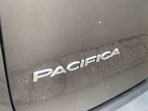 Used 2019 Chrysler Pacifica Limited w/ Advanced Safetytec Group FWD image 31