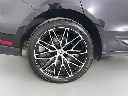 Certified 2023 Porsche Macan AWD/4WD image 13