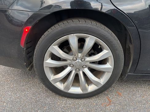 Used 2020 Chrysler 300 Limited image 14
