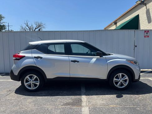 Used 2020 Nissan Kicks S FWD image 7