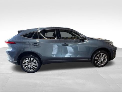 Used 2022 Toyota Venza XLE AWD/4WD image 7