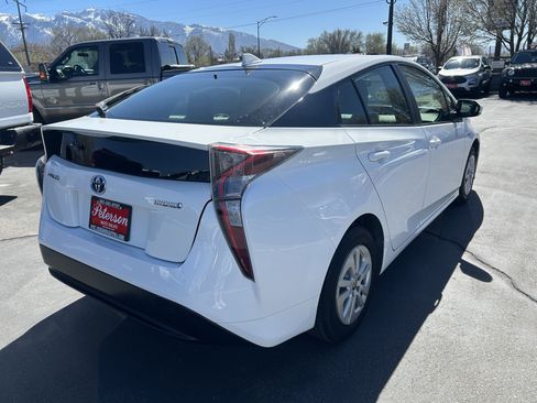 Used 2016 Toyota Prius Two image 7