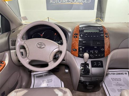 Used 2008 Toyota Sienna XLE image 18