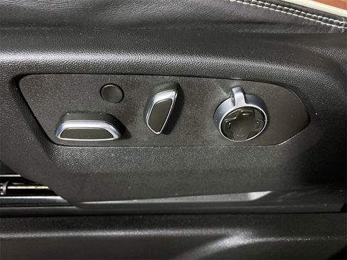 Used 2023 GMC Yukon Denali Ultimate image 12