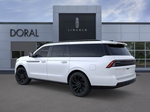 New 2026 Lincoln Navigator L Reserve AWD/4WD image 4