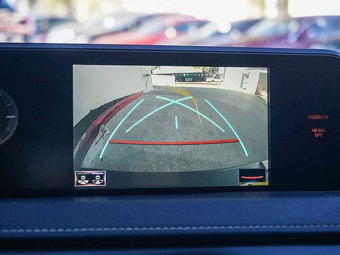 Used 2022 Lexus UX 200 image 44