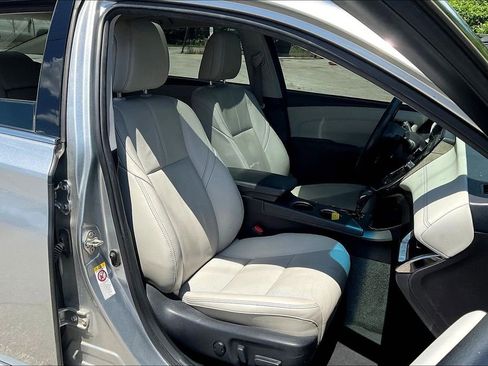 Used 2018 Toyota Avalon Limited FWD image 7