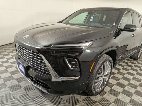 Certified 2025 Buick Enclave Avenir w/ Super Cruise Package AWD/4WD image 12