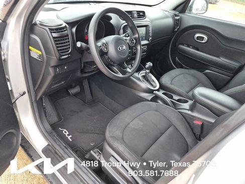 Used 2018 Kia Soul + FWD image 17