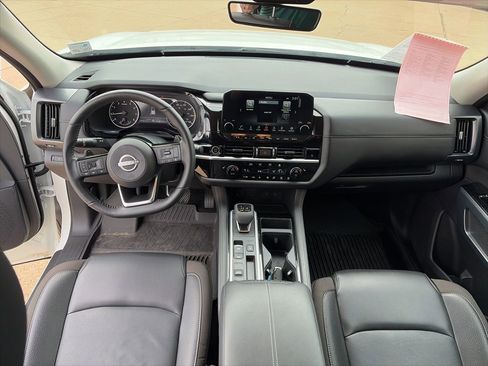 Certified 2024 Nissan Pathfinder SL image 9