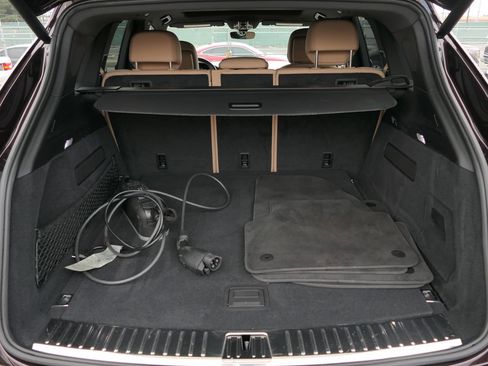 Used 2022 Porsche Cayenne Platinum Edition image 22