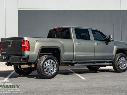 Used 2017 GMC Sierra 2500 Denali w/ Duramax Plus Package image 10
