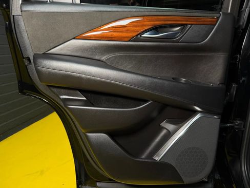 Used 2015 Cadillac Escalade Premium image 27