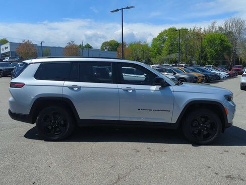 Used 2024 Jeep Grand Cherokee L Limited w/ Black Appearance Package AWD/4WD image 7