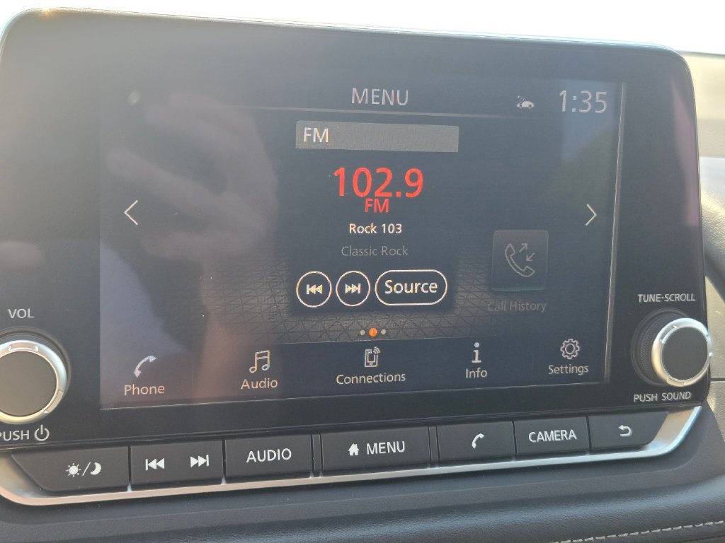 Used 2025 Nissan Rogue SV FWD image 25