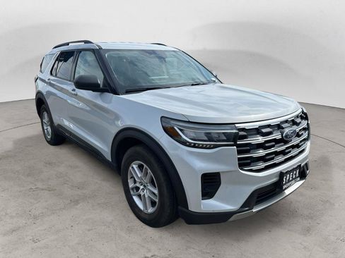 Used 2026 Ford Explorer Active AWD/4WD image 7