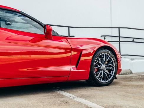 Used 2005 Chevrolet Corvette Coupe w/ Preferred Equipment Group RWD image 26