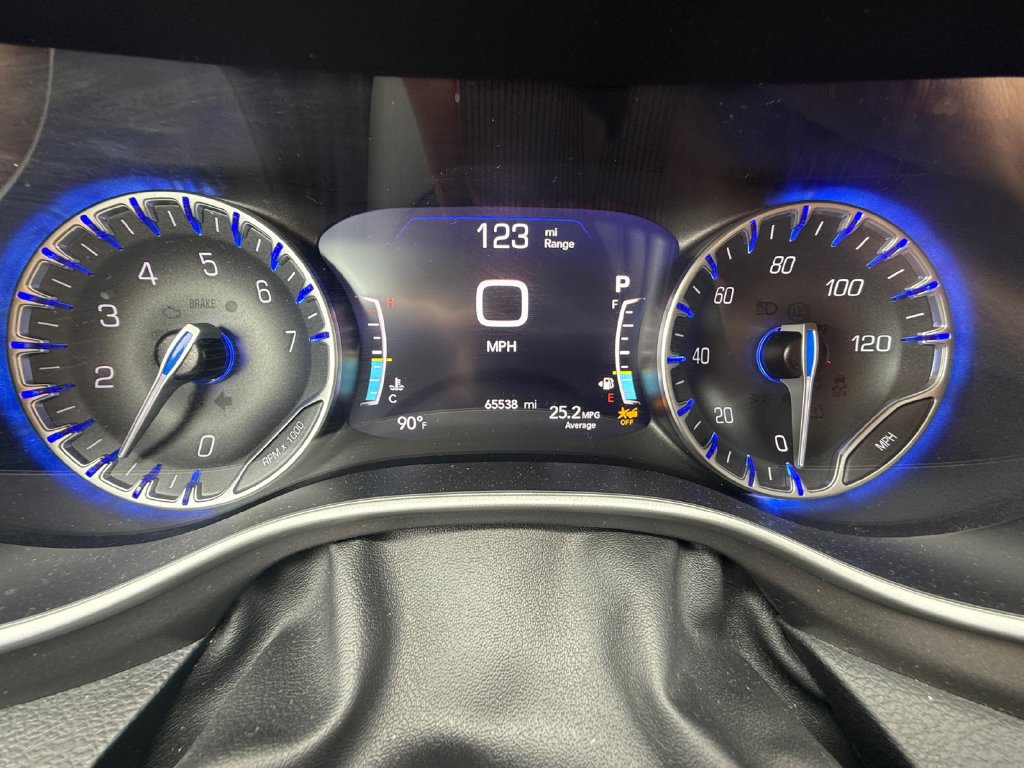 Used 2024 Chrysler Pacifica Touring-L FWD image 13