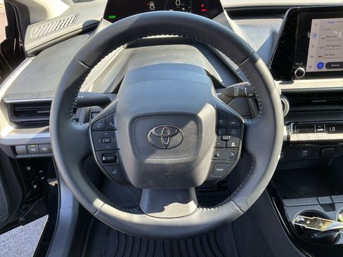 Used 2025 Toyota Prius LE FWD image 18