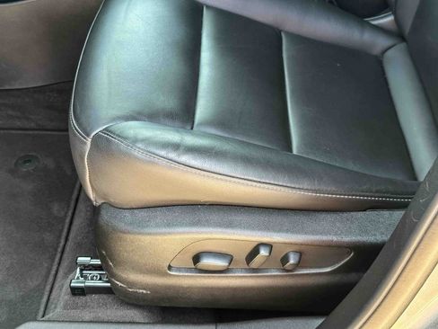 Used 2024 Cadillac XT4 Luxury w/ Cold Weather Package FWD image 15