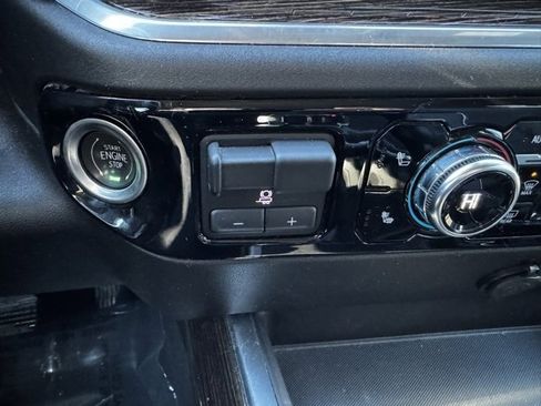 Certified 2022 GMC Sierra 1500 Elevation w/ Elevation Premium Package image 18