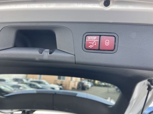 Used 2019 Mercedes-Benz GLC 350e 4MATIC image 21