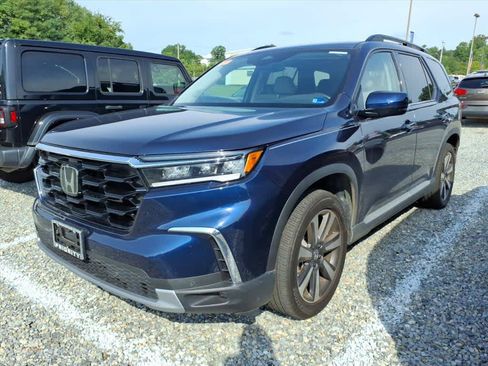 Certified 2025 Honda Pilot Touring image 2