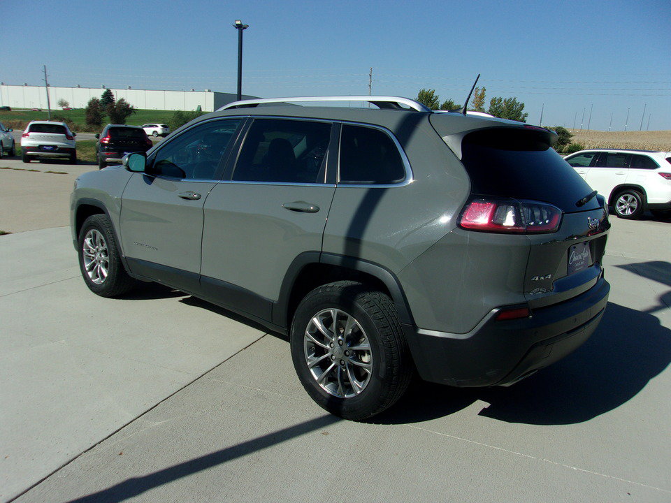 Used 2019 Jeep Cherokee Latitude Plus w/ Cold Weather Group AWD/4WD image 5