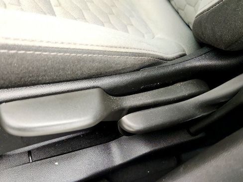 Used 2019 Chevrolet Equinox LS FWD image 11
