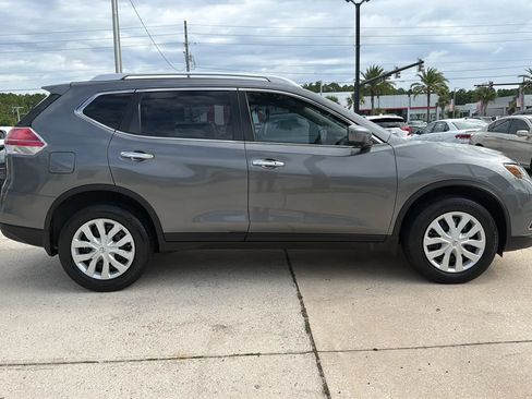 Used 2016 Nissan Rogue S w/ Appearance Package FWD image 6