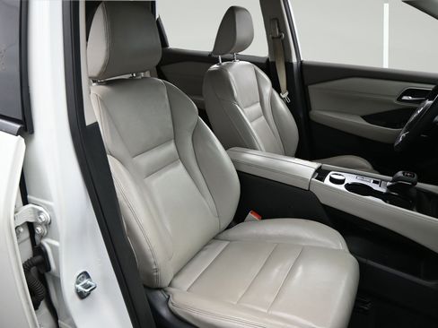 Used 2021 Nissan Rogue SL AWD/4WD image 14